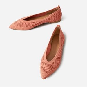 The Everlane 40-Hour Flat in ReKnit size 9 in coral pink.